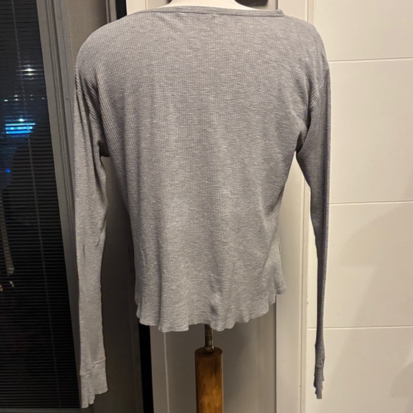 Gray brandy Melville raw hem Women's Ribbed Henley Top - Picture 4 of 8